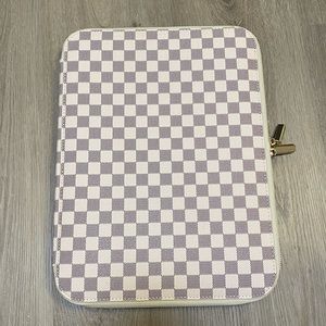NWOT Daisy Rose Checkered 13” Laptop Case